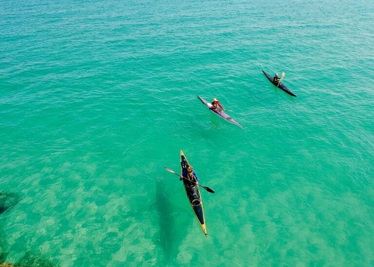 3 canao in a sea